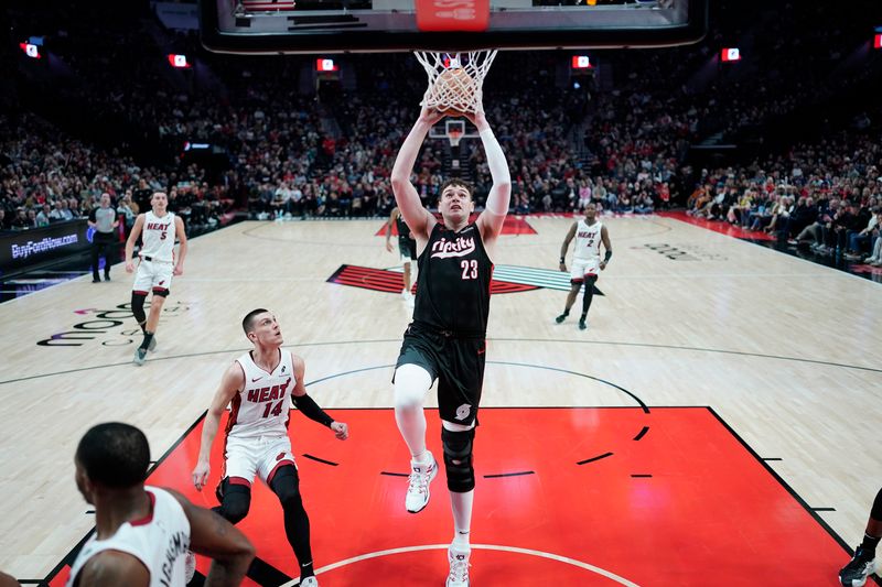 PORTLAND, OREGON - JANUARY 11: Donovan Clingan #23 of the Portland Trail Blazers dunks the ball during the first half against the Miami Heat at Moda Center on January 11, 2025 in Portland, Oregon. NOTE TO USER: User expressly acknowledges and agrees that, by downloading and or using this photograph, User is consenting to the terms and conditions of the Getty Images License Agreement. (Photo by Soobum Im/Getty Images)