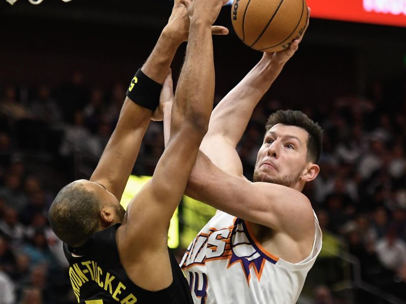SALT LAKE CITY, UTAH - NOVEMBER 19: Drew Eubanks #14 of the Phoenix Suns shoots the ball against Talen Horton-Tucker #5 of the Utah Jazz during the second half of a game at Delta Center on November 19, 2023 in Salt Lake City, Utah. NOTE TO USER: User expressly acknowledges and agrees that, by downloading and or using this photograph, User is consenting to the terms and conditions of the Getty Images License Agreement. (Photo by Alex Goodlett/Getty Images)