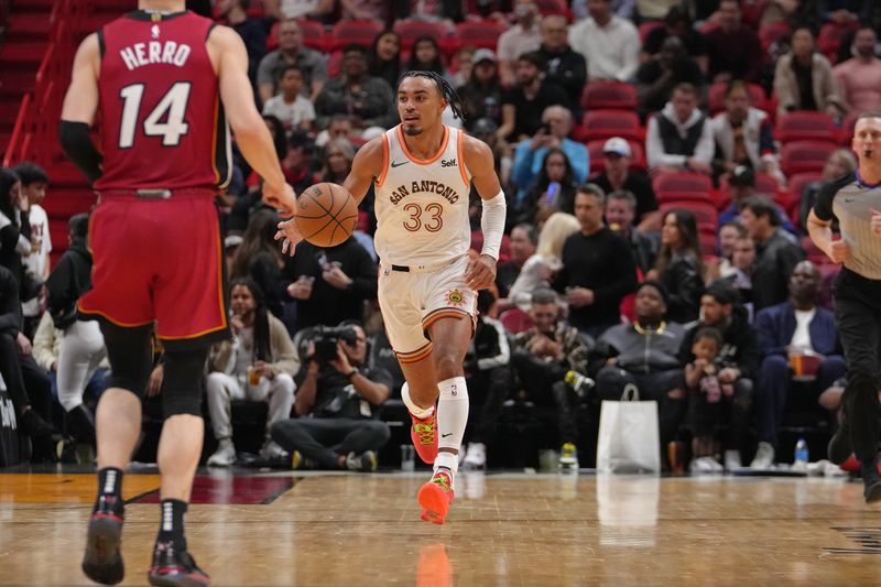 MIAMI, FL - FEBRUARY 7: Tre Jones #33 of the San Antonio Spurs dribbles the ball during the game against the Miami Heat on February 7, 2024 at Kaseya Center in Miami, Florida. NOTE TO USER: User expressly acknowledges and agrees that, by downloading and or using this Photograph, user is consenting to the terms and conditions of the Getty Images License Agreement. Mandatory Copyright Notice: Copyright 2024 NBAE (Photo by Eric Espada/NBAE via Getty Images)