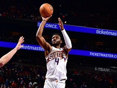 PHOENIX, AZ - DECEMBER 25: Chimezie Metu #4 of the Phoenix Suns shoots the ball during the game against the Dallas Mavericks on December 25, 2023 at Footprint Center in Phoenix, Arizona. NOTE TO USER: User expressly acknowledges and agrees that, by downloading and or using this photograph, user is consenting to the terms and conditions of the Getty Images License Agreement. Mandatory Copyright Notice: Copyright 2023 NBAE (Photo by Barry Gossage/NBAE via Getty Images)