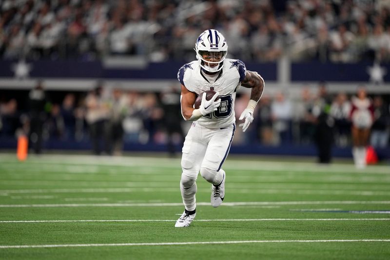 Dallas Cowboys running back Tony Pollard carries the ball during an NFL football game against the Philadelphia Eagles in Arlington, Texas, Sunday, Dec. 10, 2023. (AP Photo/Tony Gutierrez)