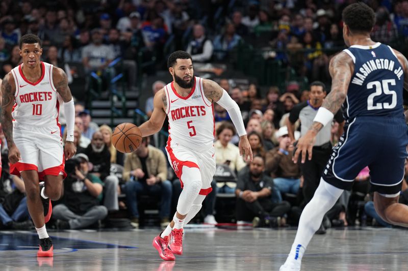 DALLAS, TX - OCTOBER 31: Fred VanVleet #5 of the Houston Rockets looks to pass the ball during the game against the Dallas Mavericks on October 31, 2024 at American Airlines Center in Dallas, Texas. NOTE TO USER: User expressly acknowledges and agrees that, by downloading and or using this photograph, User is consenting to the terms and conditions of the Getty Images License Agreement. Mandatory Copyright Notice: Copyright 2024 NBAE (Photo by Glenn James/NBAE via Getty Images)