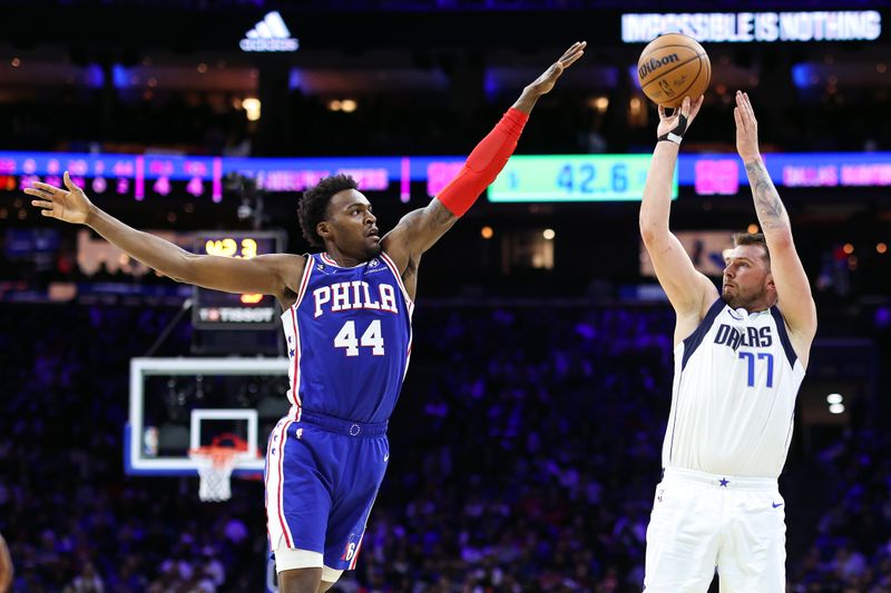 PHILADELPHIA, PENNSYLVANIA - MARCH 29: Luka Doncic #77 of the Dallas Mavericks shoots past Paul Reed #44 of the Philadelphia 76ers during the third quarter at Wells Fargo Center on March 29, 2023 in Philadelphia, Pennsylvania. NOTE TO USER: User expressly acknowledges and agrees that, by downloading and or using this photograph, User is consenting to the terms and conditions of the Getty Images License Agreement. (Photo by Tim Nwachukwu/Getty Images)