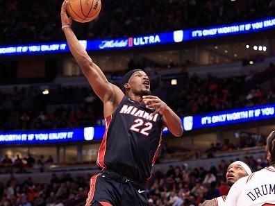 CHICAGO, ILLINOIS - NOVEMBER 20: Jimmy Butler #22 of the Miami Heat takes a shot in the game against the Chicago Bulls during the first half at the United Center on November 20, 2023 in Chicago, Illinois. NOTE TO USER: User expressly acknowledges and agrees that, by downloading and or using this photograph, User is consenting to the terms and conditions of the Getty Images License Agreement. (Photo by Justin Casterline/Getty Images)