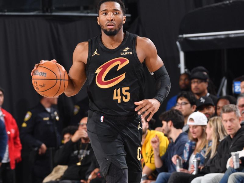 INGLEWOOD, CA - MARCH 18:  Donovan Mitchell #45 of the Cleveland Cavaliers dribbles the ball during the game against the LA Clippers on March 18, 2025 at Intuit Dome in Los Angeles, California. NOTE TO USER: User expressly acknowledges and agrees that, by downloading and/or using this Photograph, user is consenting to the terms and conditions of the Getty Images License Agreement. Mandatory Copyright Notice: Copyright 2025 NBAE (Photo by Juan Ocampo/NBAE via Getty Images)