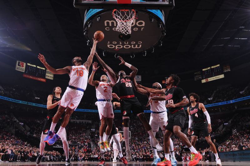 PORTLAND, OR - MARCH 14: Alec Burks #18 of the New York Knicks drives to the basket during the game against the Portland Trail Blazers on March 14, 2024 at the Moda Center Arena in Portland, Oregon. NOTE TO USER: User expressly acknowledges and agrees that, by downloading and or using this photograph, user is consenting to the terms and conditions of the Getty Images License Agreement. Mandatory Copyright Notice: Copyright 2024 NBAE (Photo by Cameron Browne/NBAE via Getty Images)