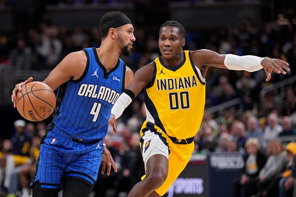 INDIANAPOLIS, INDIANA - NOVEMBER 19: Jalen Suggs #4 of the Orlando Magic controls the ball against Bennedict Mathurin #00 of the Indiana Pacers during the first half of an NBA basketball game at Gainbridge Fieldhouse on November 19, 2023 in Indianapolis, Indiana. NOTE TO USER: User expressly acknowledges and agrees that, by downloading and or using this photograph, User is consenting to the terms and conditions of the Getty Images License Agreement. (Photo by Jeff Dean/Getty Images)