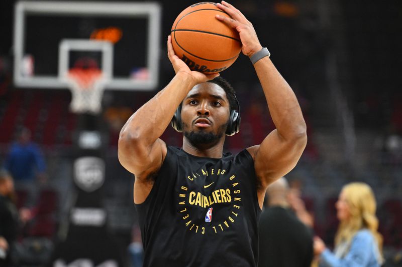 CLEVELAND, OHIO - OCTOBER 30: Donovan Mitchell #45 of the Cleveland Cavaliers warms up prior to the game against the Los Angeles Lakers at Rocket Mortgage Fieldhouse on October 30, 2024 in Cleveland, Ohio. NOTE TO USER: User expressly acknowledges and agrees that, by downloading and or using this photograph, User is consenting to the terms and conditions of the Getty Images License Agreement. (Photo by Jason Miller/Getty Images)