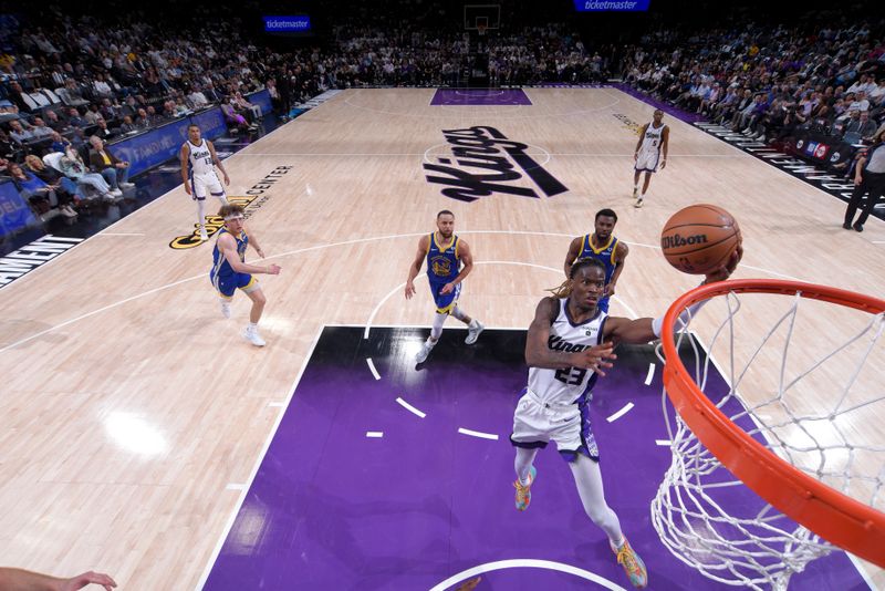 SACRAMENTO, CA - APRIL 16: Keon Ellis #23 of the Sacramento Kings drives to the basket during the game against the Golden State Warriors during the 2024 Play-In Tournament on April 16, 2024 at Golden 1 Center in Sacramento, California. NOTE TO USER: User expressly acknowledges and agrees that, by downloading and or using this Photograph, user is consenting to the terms and conditions of the Getty Images License Agreement. Mandatory Copyright Notice: Copyright 2024 NBAE (Photo by Rocky Widner/NBAE via Getty Images)