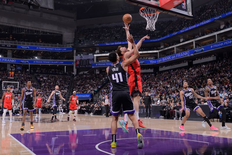 SACRAMENTO, CA - JANUARY 16: Alperen Sengun #28 of the Houston Rockets drives to the basket during the game against the Sacramento Kings on January 16, 2025 at Golden 1 Center in Sacramento, California. NOTE TO USER: User expressly acknowledges and agrees that, by downloading and or using this Photograph, user is consenting to the terms and conditions of the Getty Images License Agreement. Mandatory Copyright Notice: Copyright 2025 NBAE (Photo by Rocky Widner/NBAE via Getty Images)