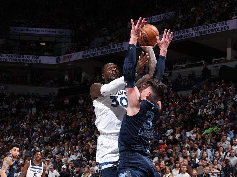 MINNEAPOLIS, MN -  JANUARY 11:  Julius Randle #30 of the Minnesota Timberwolves drives to the basket during the game against the Memphis Grizzlies on January 11, 2025 at Target Center in Minneapolis, Minnesota. NOTE TO USER: User expressly acknowledges and agrees that, by downloading and or using this Photograph, user is consenting to the terms and conditions of the Getty Images License Agreement. Mandatory Copyright Notice: Copyright 2025 NBAE (Photo by David Sherman/NBAE via Getty Images)