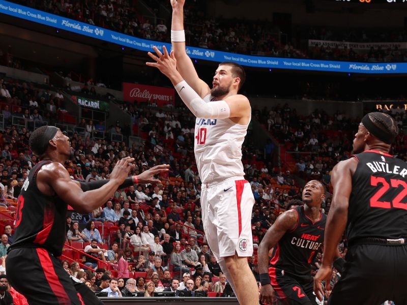 MIAMI, FL - FEBRUARY 4: Ivica Zubac #40 of the LA Clippers shoots the ball during the game against the Miami Heat on February 4, 2024 at Kaseya Center in Miami, Florida. NOTE TO USER: User expressly acknowledges and agrees that, by downloading and or using this Photograph, user is consenting to the terms and conditions of the Getty Images License Agreement. Mandatory Copyright Notice: Copyright 2024 NBAE (Photo by Issac Baldizon/NBAE via Getty Images)