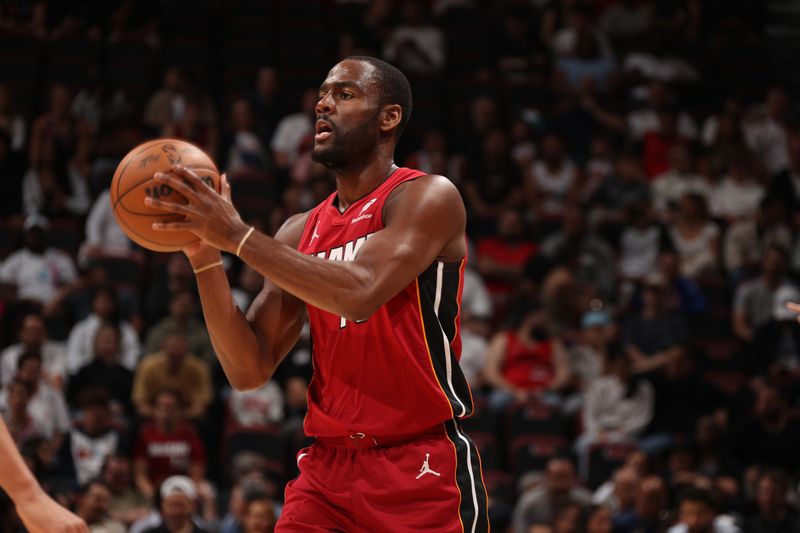 MIAMI, FL - MARCH 3: Alec Burks #18 of the Miami Heat looks to pass the ball during the game against the Washington Wizards on March 3, 2025 at Kaseya Center in Miami, Florida. NOTE TO USER: User expressly acknowledges and agrees that, by downloading and or using this Photograph, user is consenting to the terms and conditions of the Getty Images License Agreement. Mandatory Copyright Notice: Copyright 2025 NBAE (Photo by Issac Baldizon/NBAE via Getty Images)