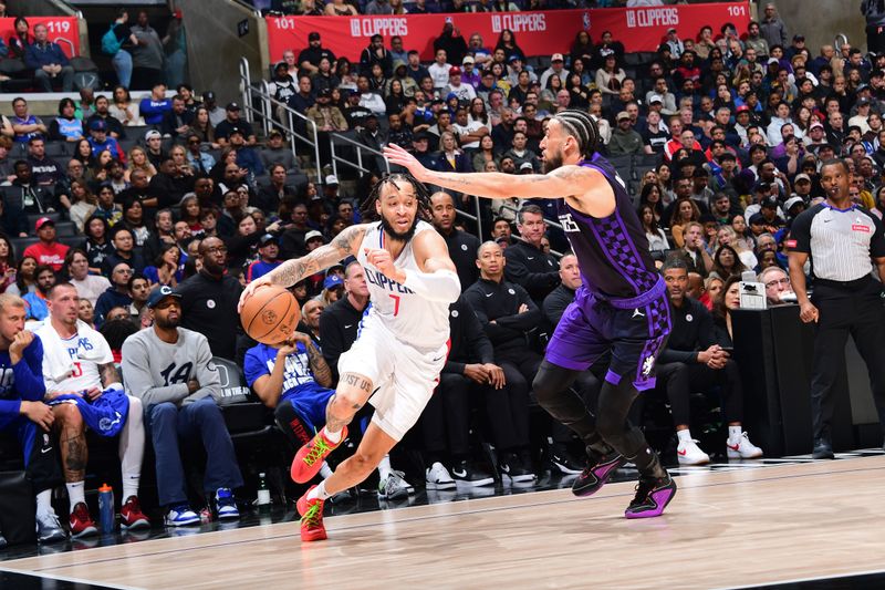 LOS ANGELES, CA - FEBRUARY 25: Amir Coffey #7 of the LA Clippers dribbles the ball during the game against the Sacramento Kings on February 25, 2024 at Crypto.Com Arena in Los Angeles, California. NOTE TO USER: User expressly acknowledges and agrees that, by downloading and/or using this Photograph, user is consenting to the terms and conditions of the Getty Images License Agreement. Mandatory Copyright Notice: Copyright 2024 NBAE (Photo by Adam Pantozzi/NBAE via Getty Images)