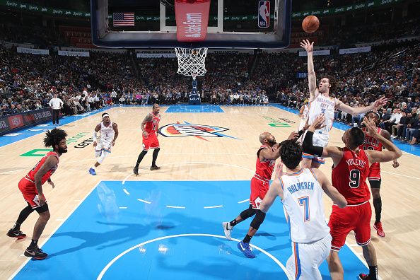 OKLAHOMA CITY, OK - NOVEMBER 22:  Josh Giddey #3 of the Oklahoma City Thunder drives to the basket during the game against the Chicago Bulls on November 22, 2023 at Paycom Arena in Oklahoma City, Oklahoma. NOTE TO USER: User expressly acknowledges and agrees that, by downloading and or using this photograph, User is consenting to the terms and conditions of the Getty Images License Agreement. Mandatory Copyright Notice: Copyright 2023 NBAE (Photo by Zach Beeker/NBAE via Getty Images)