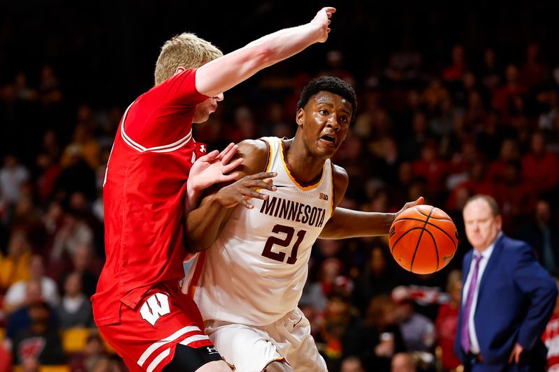 Jan 23, 2024; Minneapolis, Minnesota, USA; Minnesota Golden Gophers forward Pharrel Payne (21) works towards the basket as Wisconsin Badgers forward Steven Crowl (22) defends during the first half at Williams Arena. Mandatory Credit: Matt Krohn-USA TODAY Sports