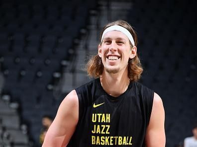 SAN ANTONIO, TX - DECEMBER 26: Kelly Olynyk #41 of the Utah Jazz warms up before the game against the San Antonio Spurs on December 26, 2023 at the Frost Bank Center in San Antonio, Texas. NOTE TO USER: User expressly acknowledges and agrees that, by downloading and or using this photograph, user is consenting to the terms and conditions of the Getty Images License Agreement. Mandatory Copyright Notice: Copyright 2023 NBAE (Photos by Michael Gonzales/NBAE via Getty Images)