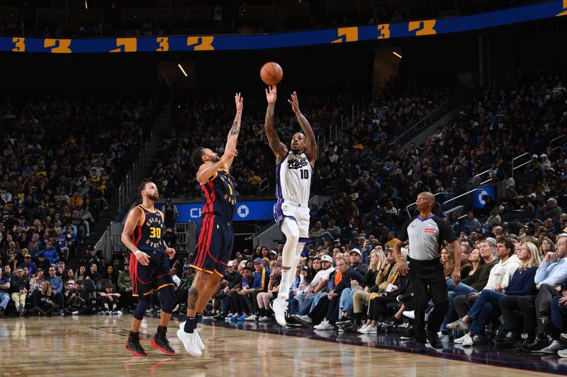 SAN FRANCISCO, CA - JANUARY 5: DeMar DeRozan #10 of the Sacramento Kings shoots the ball during the game against the Golden State Warriors on January 5, 2025 at Chase Center in San Francisco, California. NOTE TO USER: User expressly acknowledges and agrees that, by downloading and or using this photograph, user is consenting to the terms and conditions of Getty Images License Agreement. Mandatory Copyright Notice: Copyright 2025 NBAE (Photo by Noah Graham/NBAE via Getty Images)