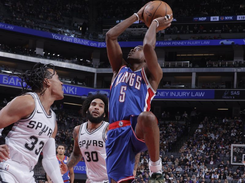 SACRAMENTO, CA - DECEMBER 1: De'Aaron Fox #5 of the Sacramento Kings shoots the ball during the game against the San Antonio Spurs on December 1, 2024 at Golden 1 Center in Sacramento, California. NOTE TO USER: User expressly acknowledges and agrees that, by downloading and or using this Photograph, user is consenting to the terms and conditions of the Getty Images License Agreement. Mandatory Copyright Notice: Copyright 2024 NBAE (Photo by Rocky Widner/NBAE via Getty Images)