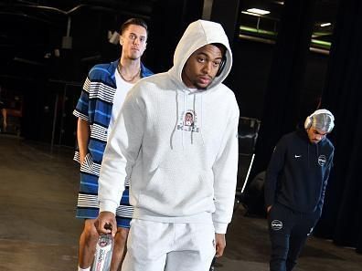 PHOENIX, AZ - NOVEMBER 2: Keldon Johnson #3 of the San Antonio Spurs arrives to the arena before the game against the Phoenix Suns on November 2, 2023 at Footprint Center in Phoenix, Arizona. NOTE TO USER: User expressly acknowledges and agrees that, by downloading and or using this photograph, user is consenting to the terms and conditions of the Getty Images License Agreement. Mandatory Copyright Notice: Copyright 2023 NBAE (Photo by Barry Gossage/NBAE via Getty Images)