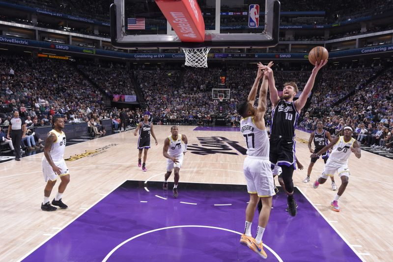 SACRAMENTO, CA - MARCH 31: Domantas Sabonis #10 of the Sacramento Kings drives to the basket during the game against the Utah Jazz on March 31, 2024 at Golden 1 Center in Sacramento, California. NOTE TO USER: User expressly acknowledges and agrees that, by downloading and or using this Photograph, user is consenting to the terms and conditions of the Getty Images License Agreement. Mandatory Copyright Notice: Copyright 2024 NBAE (Photo by Rocky Widner/NBAE via Getty Images)