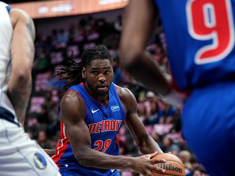 DALLAS, TX - OCTOBER 20: Isaiah Stewart #28 of the Detroit Pistons handles the ball during the game against the Dallas Mavericks on October 20, 2023 at the American Airlines Center in Dallas, Texas. NOTE TO USER: User expressly acknowledges and agrees that, by downloading and or using this photograph, User is consenting to the terms and conditions of the Getty Images License Agreement. Mandatory Copyright Notice: Copyright 2023 NBAE (Photo by Glenn James/NBAE via Getty Images)