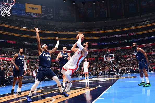 LOS ANGELES, CA - NOVEMBER 17: Fred VanVleet #5 of the Houston Rockets shoots the ball during the game against the LA Clippers during the In-Season Tournament on November 17, 2023 at Crypto.Com Arena in Los Angeles, California. NOTE TO USER: User expressly acknowledges and agrees that, by downloading and/or using this Photograph, user is consenting to the terms and conditions of the Getty Images License Agreement. Mandatory Copyright Notice: Copyright 2023 NBAE (Photo by Adam Pantozzi/NBAE via Getty Images)