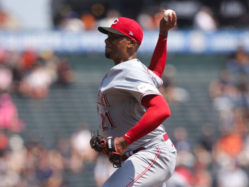 Aug 30, 2023; San Francisco, California, USA; Cincinnati Reds starting pitcher Hunter Greene (21) throws a pitch during the first inning against the San Francisco Giants at Oracle Park. Mandatory Credit: Sergio Estrada-USA TODAY Sports