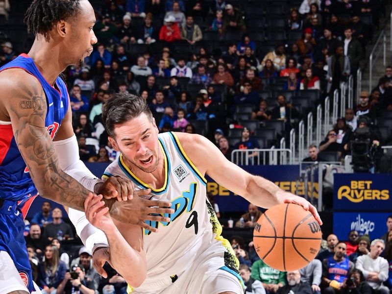 DETROIT, MI - JANUARY 16: T.J. McConnell #9 of the Indiana Pacers drives to the basket during the game against the Detroit Pistons  on January 16, 2025 at Little Caesars Arena in Detroit, Michigan. NOTE TO USER: User expressly acknowledges and agrees that, by downloading and/or using this photograph, User is consenting to the terms and conditions of the Getty Images License Agreement. Mandatory Copyright Notice: Copyright 2025 NBAE (Photo by Chris Schwegler/NBAE via Getty Images)