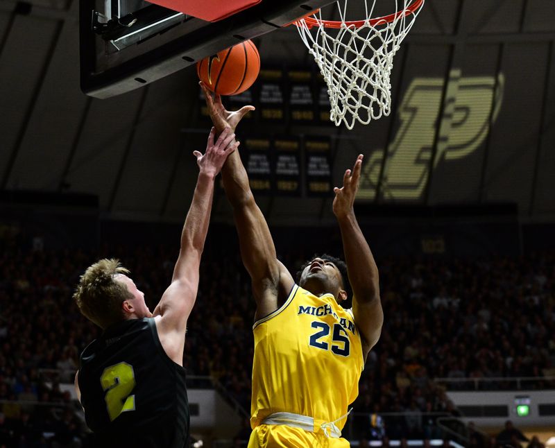 Jan 23, 2024; West Lafayette, Indiana, USA; Michigan Wolverines guard Jace Howard (25) shoots the ball over Purdue Boilermakers guard Fletcher Loyer (2) during the first half at Mackey Arena. Mandatory Credit: Marc Lebryk-USA TODAY Sports