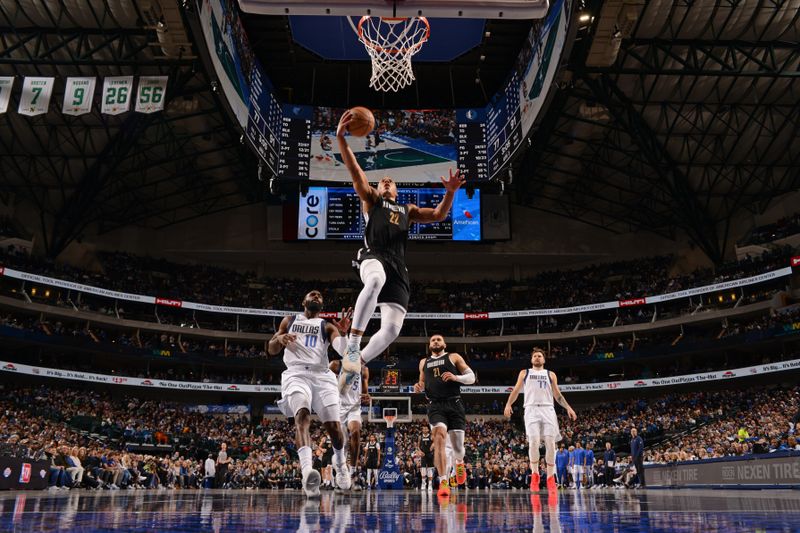 DALLAS, TX - JANUARY 9: Desmond Bane #22 of the Memphis Grizzlies shoots the ball during the game against the Dallas Mavericks on January 9, 2024 at the American Airlines Center in Dallas, Texas. NOTE TO USER: User expressly acknowledges and agrees that, by downloading and or using this photograph, User is consenting to the terms and conditions of the Getty Images License Agreement. Mandatory Copyright Notice: Copyright 2024 NBAE (Photo by Glenn James/NBAE via Getty Images)