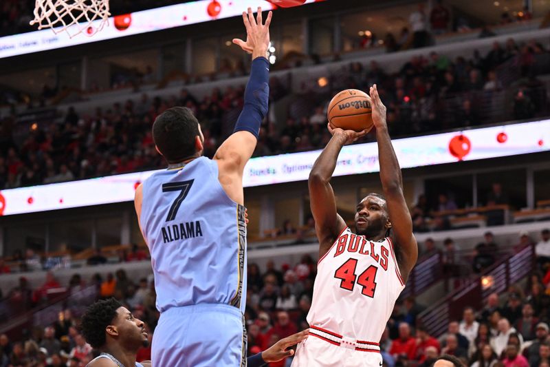 CHICAGO, ILLINOIS - APRIL 02:  Patrick Williams #44 of the Chicago Bulls shoots over Santi Aldama #7 of the Memphis Grizzlies in the first half on April 02, 2023 at United Center in Chicago, Illinois.   NOTE TO USER: User expressly acknowledges and agrees that, by downloading and or using this photograph, User is consenting to the terms and conditions of the Getty Images License Agreement.  (Photo by Jamie Sabau/Getty Images)