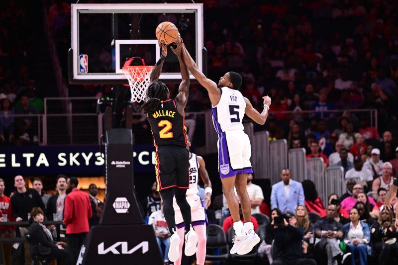 ATLANTA, GA - NOVEMBER 1: De'Aaron Fox #5 of the Sacramento Kings goes up for the block during the gameagainst the Atlanta Hawks on November 1, 2024 at State Farm Arena in Atlanta, Georgia.  NOTE TO USER: User expressly acknowledges and agrees that, by downloading and/or using this Photograph, user is consenting to the terms and conditions of the Getty Images License Agreement. Mandatory Copyright Notice: Copyright 2024 NBAE (Photo by Adam Hagy/NBAE via Getty Images)