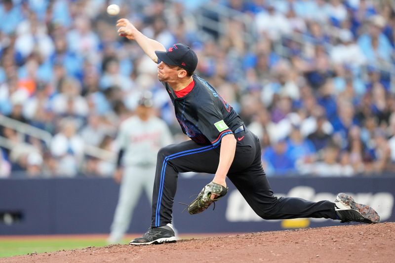 Jul 19, 2024; Toronto, Ontario, CAN; Toronto Blue Jays starting pitcher Chris Bassitt (40) pitches to the Detroit Tigers during the fourth inning at Rogers Centre. Mandatory Credit: John E. Sokolowski-USA TODAY Sports