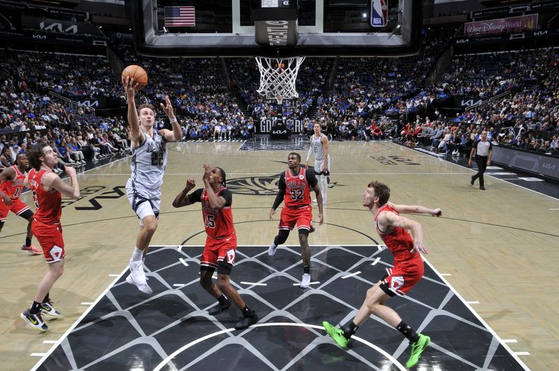 ORLANDO, FL - NOVEMBER 27: Franz Wagner #22 of the Orlando Magic drives to the basket during the game against the Chicago Bulls on November 27, 2024 at Kia Center in Orlando, Florida. NOTE TO USER: User expressly acknowledges and agrees that, by downloading and or using this photograph, User is consenting to the terms and conditions of the Getty Images License Agreement. Mandatory Copyright Notice: Copyright 2024 NBAE (Photo by Fernando Medina/NBAE via Getty Images)