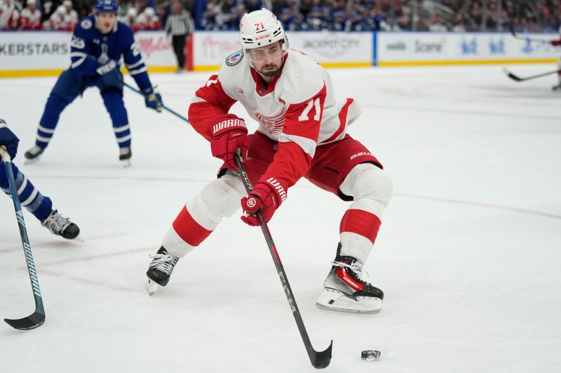 Nov 8, 2024; Toronto, Ontario, CAN; Detroit Red Wings forward Dylan Larkin (71) controls the puck against the Toronto Maple Leafs during the second period at Scotiabank Arena. Mandatory Credit: John E. Sokolowski-Imagn Images