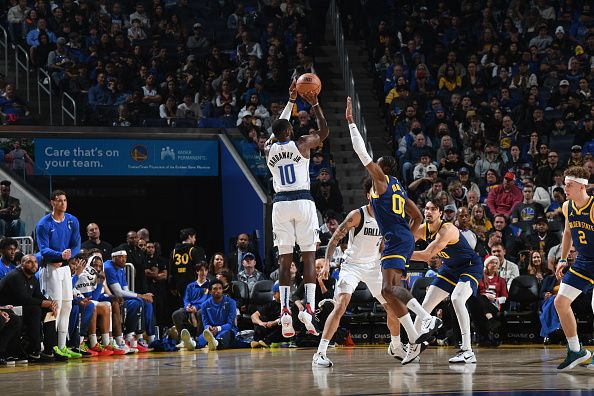 SAN FRANCISCO, CA - DECEMBER 30: Tim Hardaway Jr. #10 of the Dallas Mavericks shoots a three point basket against the Golden State Warriors on December 30, 2023 at Chase Center in San Francisco, California. NOTE TO USER: User expressly acknowledges and agrees that, by downloading and or using this photograph, user is consenting to the terms and conditions of Getty Images License Agreement. Mandatory Copyright Notice: Copyright 2023 NBAE (Photo by Noah Graham/NBAE via Getty Images)