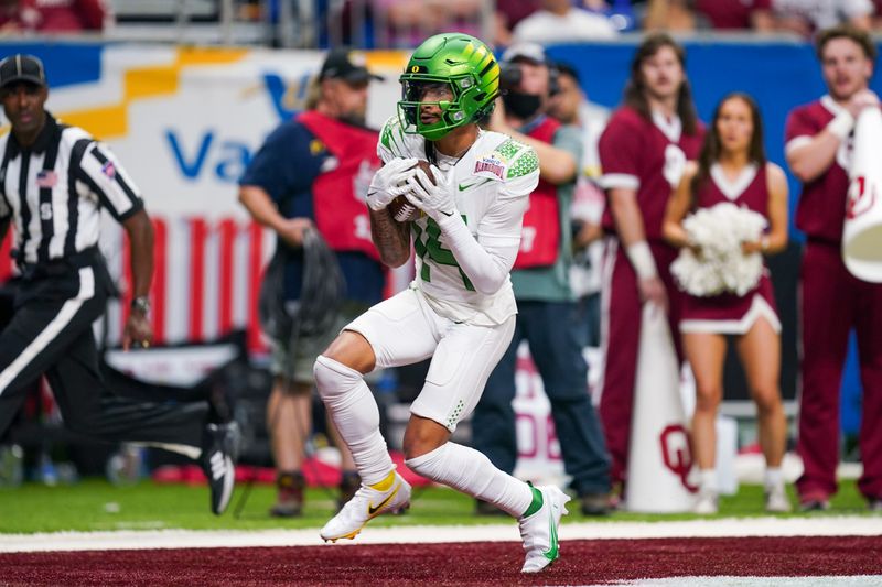 Dec 29, 2021; San Antonio, Texas, USA; Oregon Ducks wide receiver Kris Hutson (14) catches a touchdown against the Oklahoma Sooners during the second half of the 2021 Alamo Bowl at the Alamodome. Mandatory Credit: Daniel Dunn-USA TODAY Sports