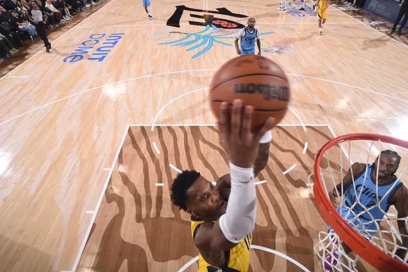 INGLEWOOD, CA - FEBRUARY 6: Bennedict Mathurin #00 of the Indiana Pacers drives to the basket during the game against the LA Clippers on February 6, 2025 at Intuit Dome in Los Angeles, California. NOTE TO USER: User expressly acknowledges and agrees that, by downloading and/or using this Photograph, user is consenting to the terms and conditions of the Getty Images License Agreement. Mandatory Copyright Notice: Copyright 2025 NBAE (Photo by Juan Ocampo/NBAE via Getty Images)