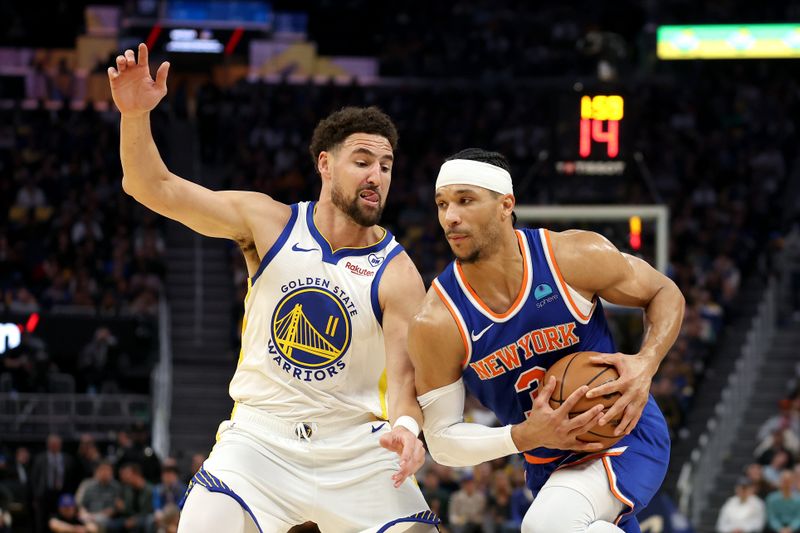 SAN FRANCISCO, CALIFORNIA - MARCH 18: Josh Hart #3 of the New York Knicks is guarded by Klay Thompson #11 of the Golden State Warriors in the first half at Chase Center on March 18, 2024 in San Francisco, California. NOTE TO USER: User expressly acknowledges and agrees that, by downloading and or using this photograph, User is consenting to the terms and conditions of the Getty Images License Agreement.  (Photo by Ezra Shaw/Getty Images)