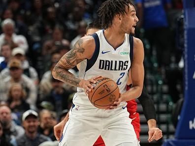 DALLAS, TX - NOVEMBER 1: Dereck Lively II #2 of the Dallas Mavericks looks to pass the ball during the game against the Chicago Bulls on November 1, 2023 at the American Airlines Center in Dallas, Texas. NOTE TO USER: User expressly acknowledges and agrees that, by downloading and or using this photograph, User is consenting to the terms and conditions of the Getty Images License Agreement. Mandatory Copyright Notice: Copyright 2023 NBAE (Photo by Glenn James/NBAE via Getty Images)