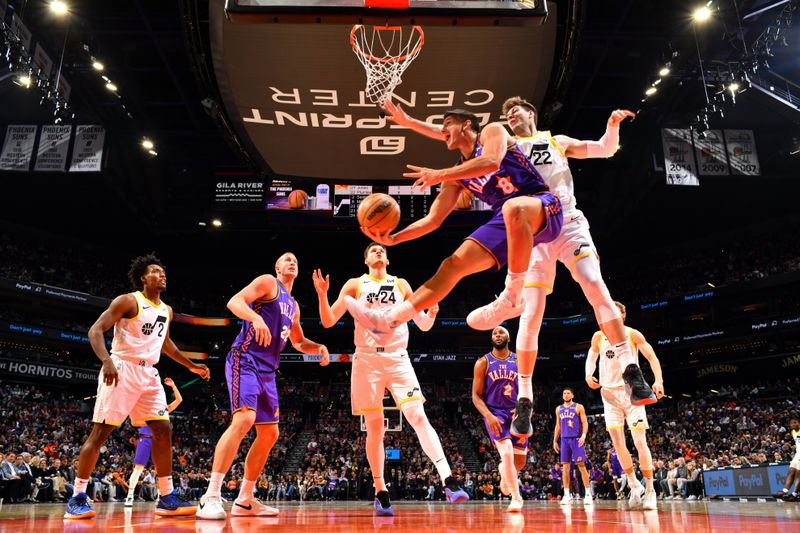 PHOENIX, AZ - JANUARY 11: Grayson Allen #8 of the Phoenix Suns drives to the basket during the game against the Utah Jazz on January 11, 2025 at Footprint Center in Phoenix, Arizona. NOTE TO USER: User expressly acknowledges and agrees that, by downloading and or using this photograph, user is consenting to the terms and conditions of the Getty Images License Agreement. Mandatory Copyright Notice: Copyright 2025 NBAE (Photo by Barry Gossage/NBAE via Getty Images)