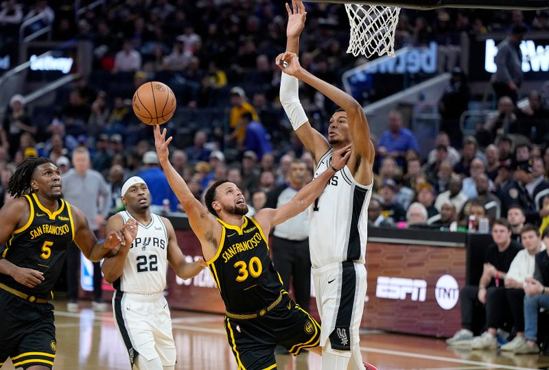 SAN FRANCISCO, CALIFORNIA - NOVEMBER 24: Stephen Curry #30 of the Golden State Warriors drives to the basket shooting over Victor Wembanyama #1 of the San Antonio Spurs during the third quarter of NBA In-Season Tournament game at Chase Center on November 24, 2023 in San Francisco, California. NOTE TO USER: User expressly acknowledges and agrees that, by downloading and or using this photograph, User is consenting to the terms and conditions of the Getty Images License Agreement. (Photo by Thearon W. Henderson/Getty Images)