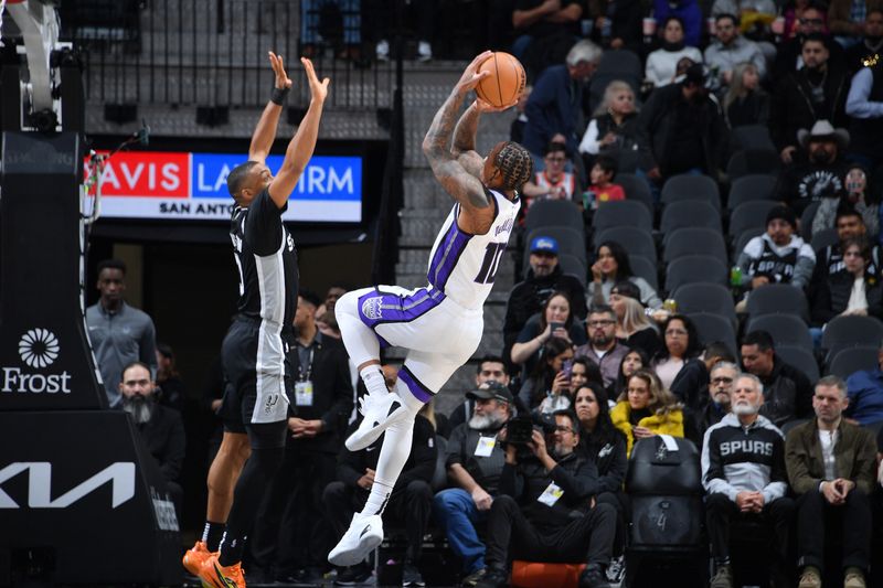 SAN ANTONIO, TX - DECEMBER 6: DeMar DeRozan #10 of the Sacramento Kings shoots the ball during the game against the San Antonio Spurs on December 6, 2024 at the Frost Bank Center in San Antonio, Texas. NOTE TO USER: User expressly acknowledges and agrees that, by downloading and or using this photograph, user is consenting to the terms and conditions of the Getty Images License Agreement. Mandatory Copyright Notice: Copyright 2024 NBAE (Photos by Michael Gonzales/NBAE via Getty Images)