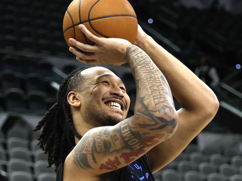 SAN ANTONIO, TX - MARCH 2:  Jalen Williams #8 of the Oklahoma City Thunder takes warm-up shots before the game against the San Antonio Spurs at Frost Bank Center on March 2, 2025 in San Antonio, Texas. NOTE TO USER: User expressly acknowledges and agrees that, by downloading and or using this photograph, User is consenting to terms and conditions of the Getty Images License Agreement. (Photo by Ronald Cortes/Getty Images)