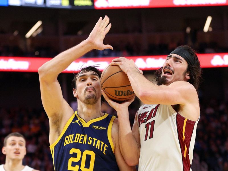 SAN FRANCISCO, CALIFORNIA - DECEMBER 28: Jaime Jaquez Jr. #11 of the Miami Heat is guarded by Dario Saric #20 of the Golden State Warriors in the second half at Chase Center on December 28, 2023 in San Francisco, California. NOTE TO USER: User expressly acknowledges and agrees that, by downloading and or using this photograph, User is consenting to the terms and conditions of the Getty Images License Agreement.  (Photo by Ezra Shaw/Getty Images)