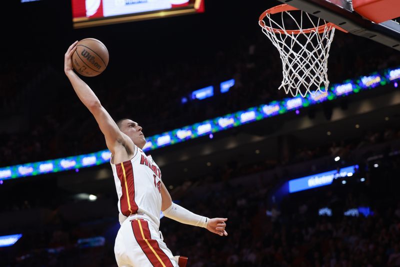 MIAMI, FLORIDA - OCTOBER 28: Tyler Herro #14 of the Miami Heat dunks the ball against the Detroit Pistons during the second half at Kaseya Center on October 28, 2024 in Miami, Florida. NOTE TO USER: User expressly acknowledges and agrees that, by downloading and or using this photograph, User is consenting to the terms and conditions of the Getty Images License Agreement. (Photo by Carmen Mandato/Getty Images)