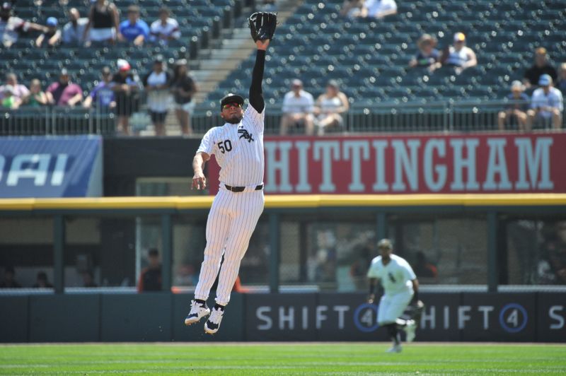 Aug 25, 2024; Chicago, Illinois, USA; Chicago White Sox second base Lenyn Sosa (50) catches a line drive hit by Detroit Tigers center fielder Parker Meadows (not pictured) to force an out during the first inning at Guaranteed Rate Field. Mandatory Credit: Patrick Gorski-USA TODAY Sports