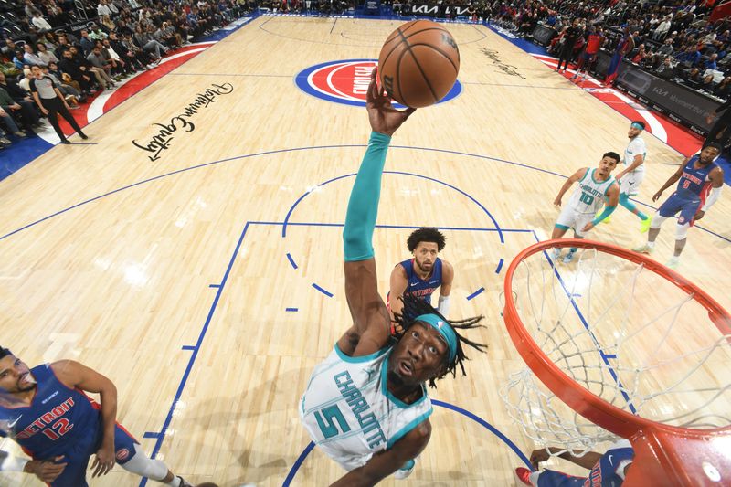 DETROIT, MI - JANUARY 3: Mark Williams #5 of the Charlotte Hornets goes up for the rebound during the game against the Detroit Pistons on January 3, 2025 at Little Caesars Arena in Detroit, Michigan. NOTE TO USER: User expressly acknowledges and agrees that, by downloading and/or using this photograph, User is consenting to the terms and conditions of the Getty Images License Agreement. Mandatory Copyright Notice: Copyright 2025 NBAE (Photo by Chris Schwegler/NBAE via Getty Images)