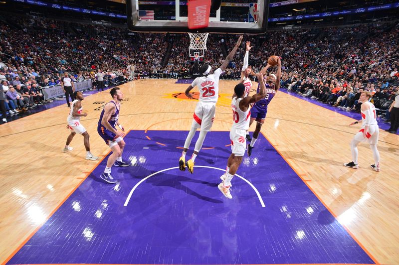 PHOENIX, AZ - MARCH 7: Bradley Beal #3 of the Phoenix Suns shoots the ball during the game against the Toronto Raptors on March 7, 2024 at Footprint Center in Phoenix, Arizona. NOTE TO USER: User expressly acknowledges and agrees that, by downloading and or using this photograph, user is consenting to the terms and conditions of the Getty Images License Agreement. Mandatory Copyright Notice: Copyright 2024 NBAE (Photo by Kate Frese/NBAE via Getty Images)